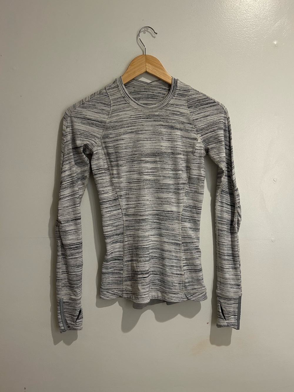 Lululemon Runderful Long Sleeve Women’s Size 2 - Picture 4 of 5
